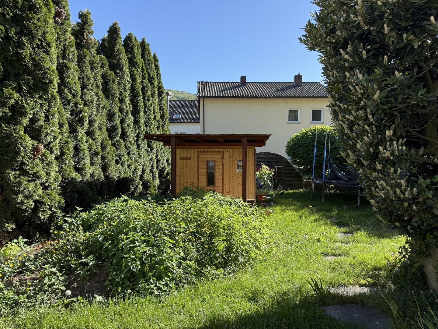 Garten mit Sauna