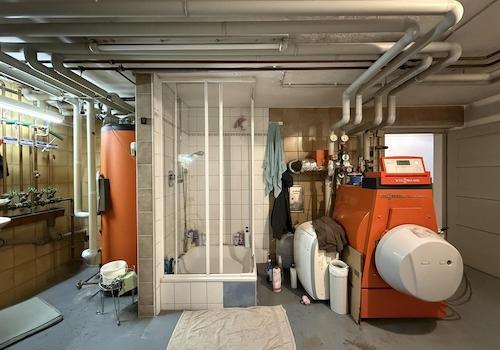 Heizraum und Dusche UG