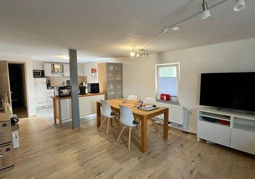 Moderne Küche und Esszimmer