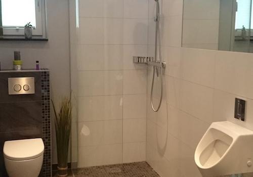 Gästebad mit Dusche 