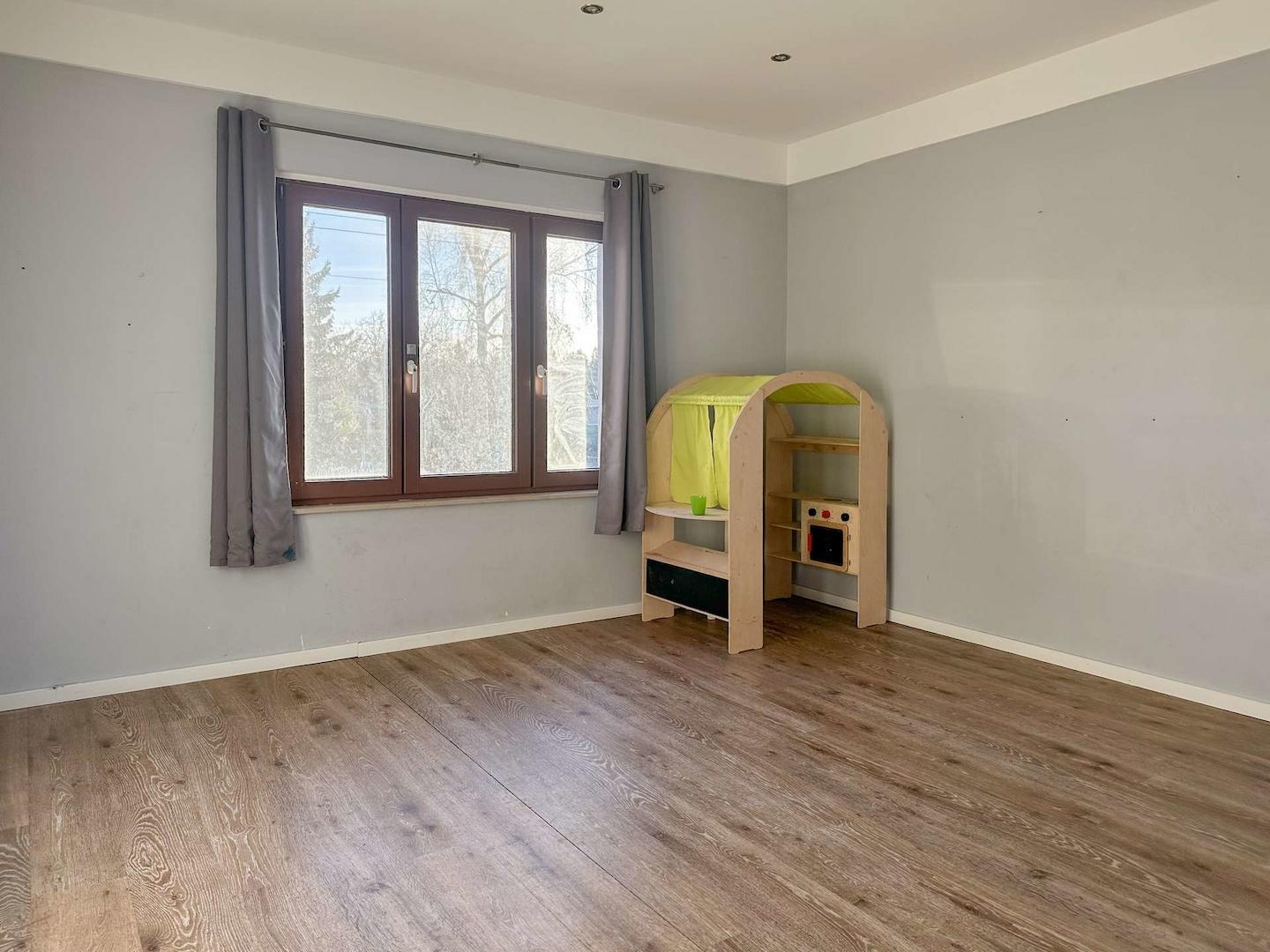 Großes Kinderzimmer