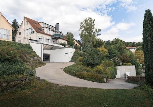 Auffahrt zur Garage