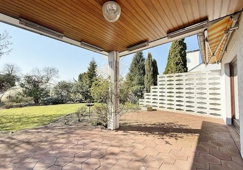 Teilüberdachte Terrasse