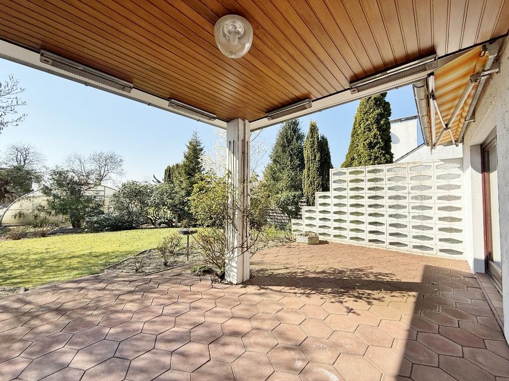 Teilüberdachte Terrasse