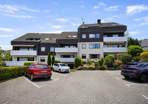 PKW-Stellplatz hinter dem Haus