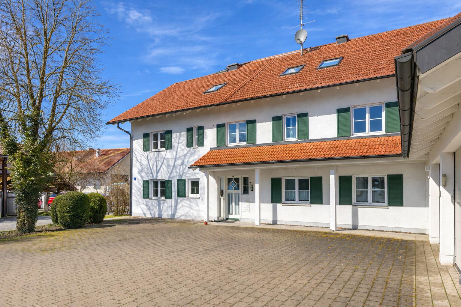 Großzügiges 3(-4) Familienhaus mit Garten, 4 Balkonen und vielseitigem Nutzungspotenzial