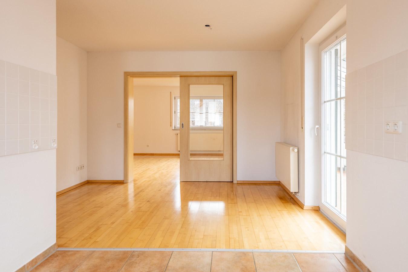 Großzügiges 3(-4) Familienhaus mit Garten, 4 Balkonen und vielseitigem Maisonettewohnung 