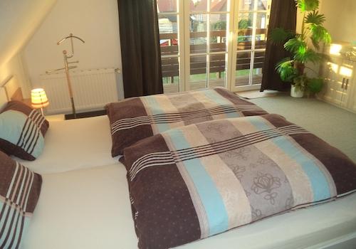 Schlafzimmer 1 Wohnung a