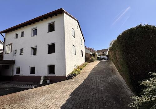 Hausrückseite mit Zusatzgarage