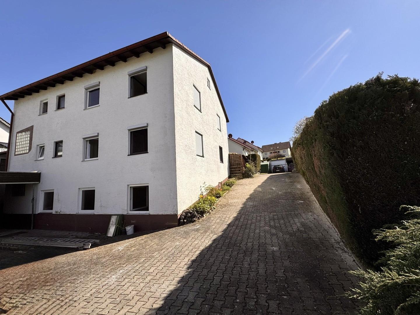 Hausrückseite mit Zusatzgarage