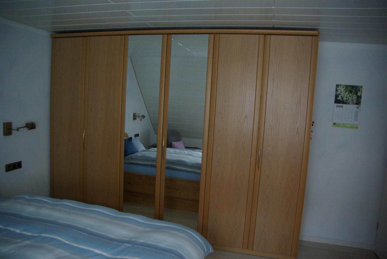 Schlafzimmer 1