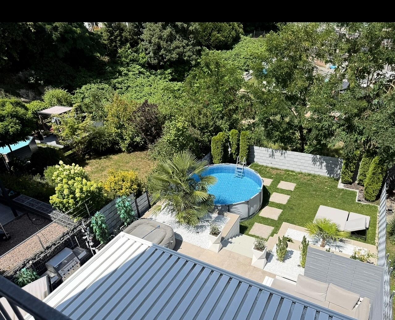 Sommerbild Garten oben