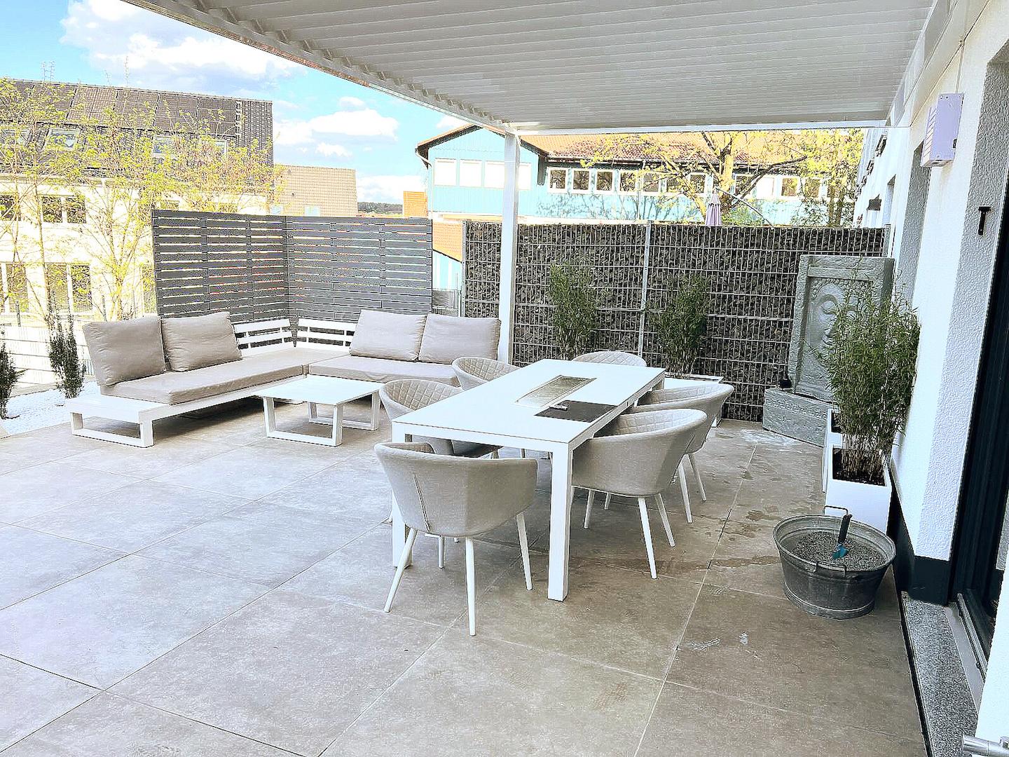 Großer Terrassenbereich