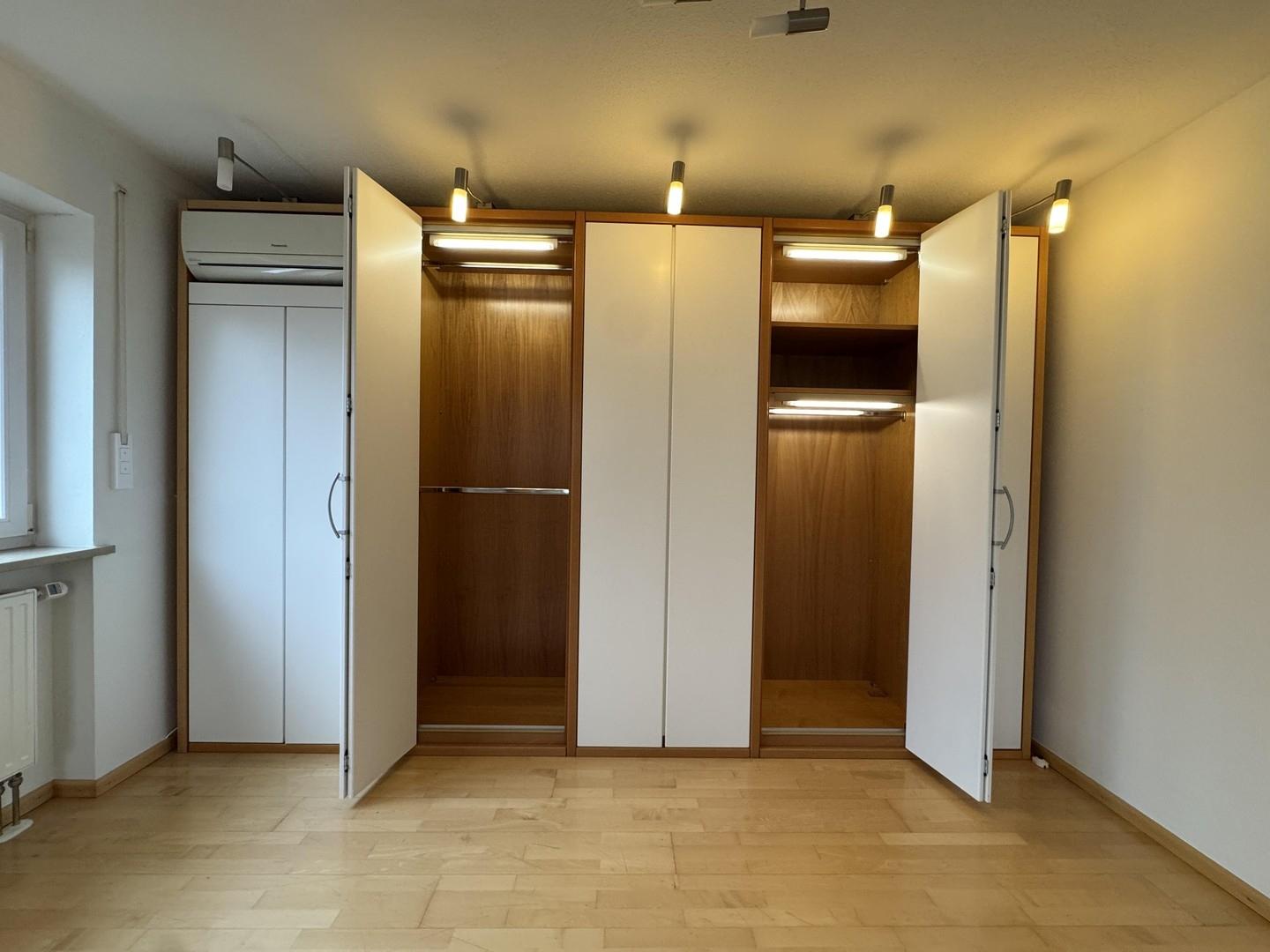 1OG Schlafzimmer Einbauschrank