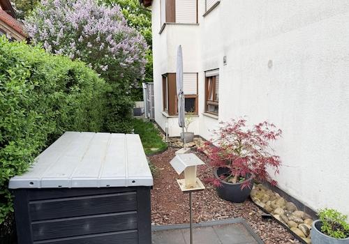 Terrasse mit Gartenanteil