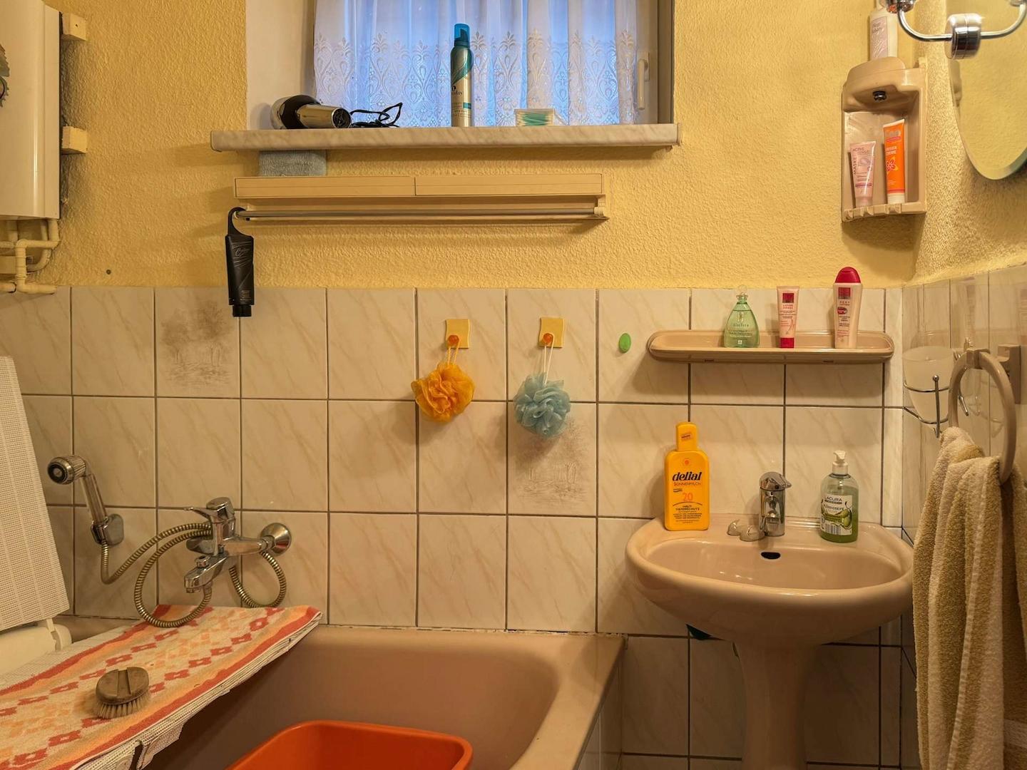 EG Wannenbad mit Fenster