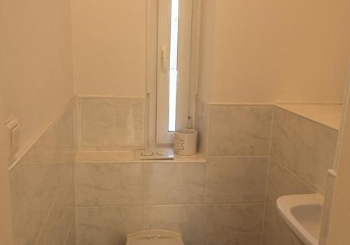 Separate Toilette