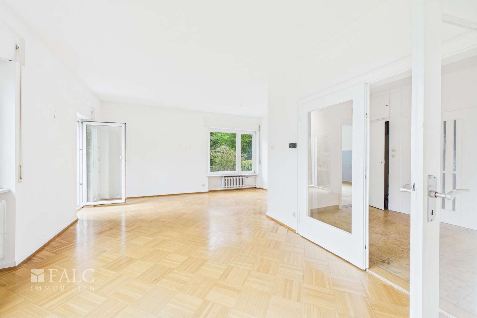 ... mit angrenzendem Esszimmer