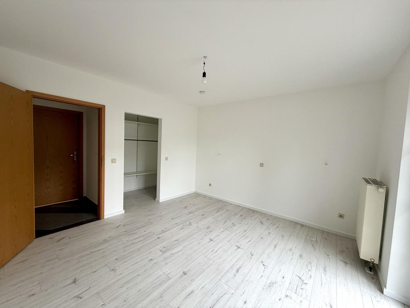 Schlafzimmer mit Ankleide