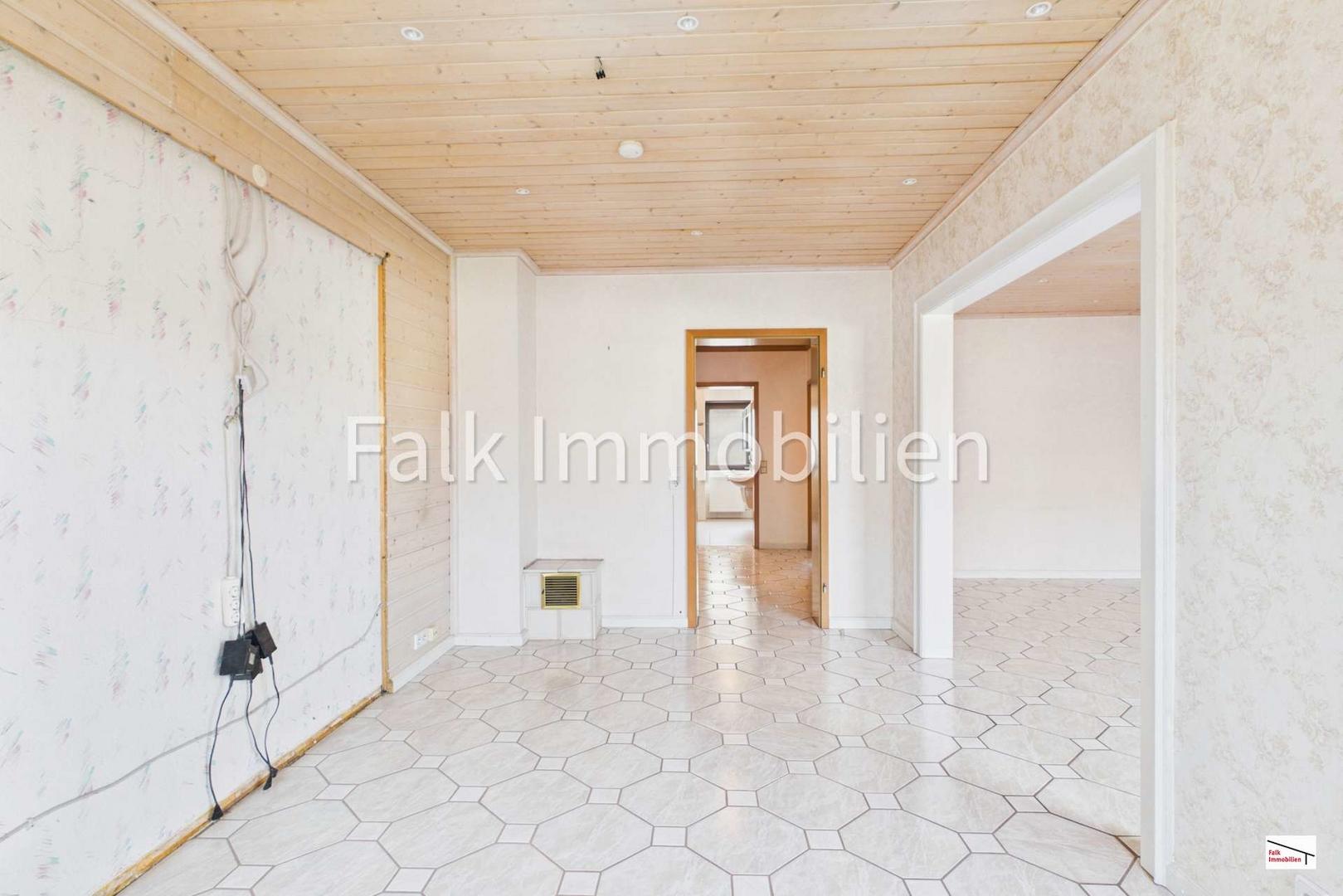 Schlafzimmer 1 mit Zugang Balkon Obergeschoss