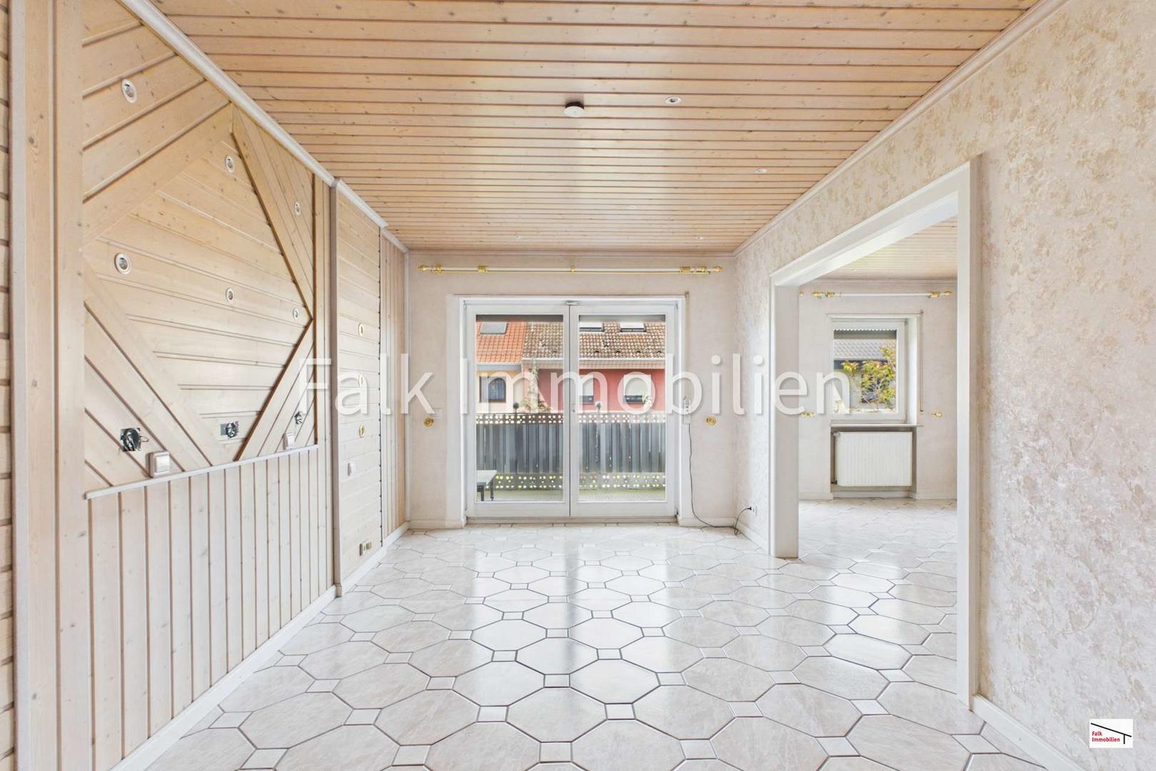 Schlafzimmer 2 mit Zugang Balkon Obergeschoss
