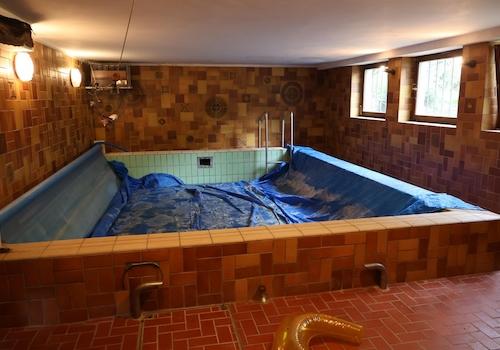 Schwimmbad Keller