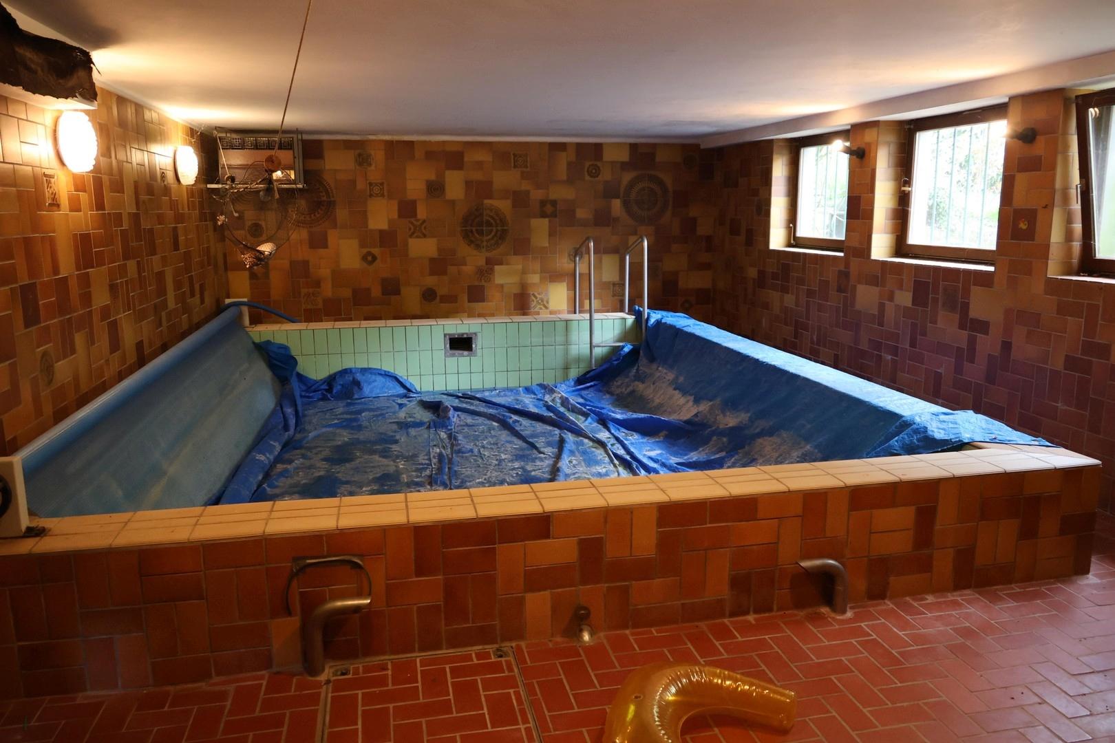 Schwimmbad Keller