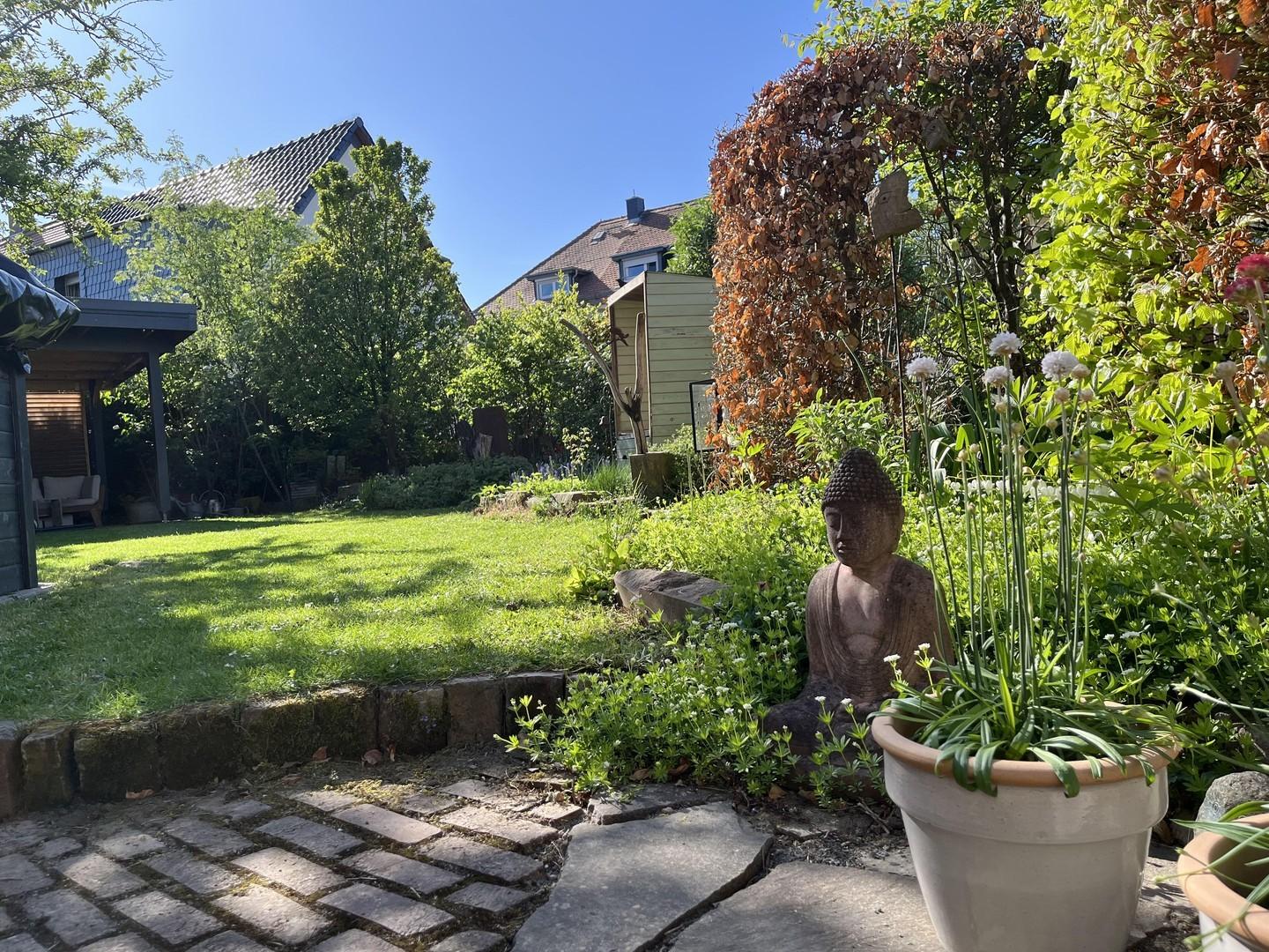 Blick Terrasse Richtung Garten