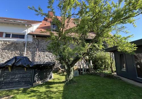 Stadtmauer, Pool, Gartenhaus