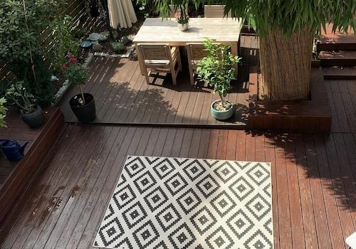 Terrasse hinterm Haus