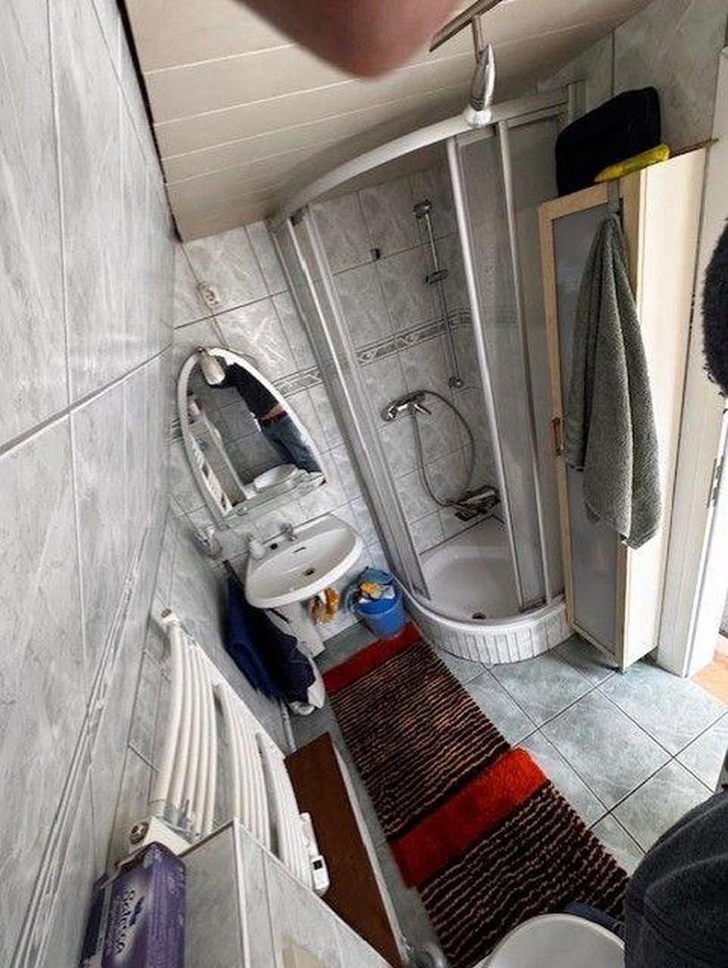 Bad mit Dusche,Waschbecken,WC