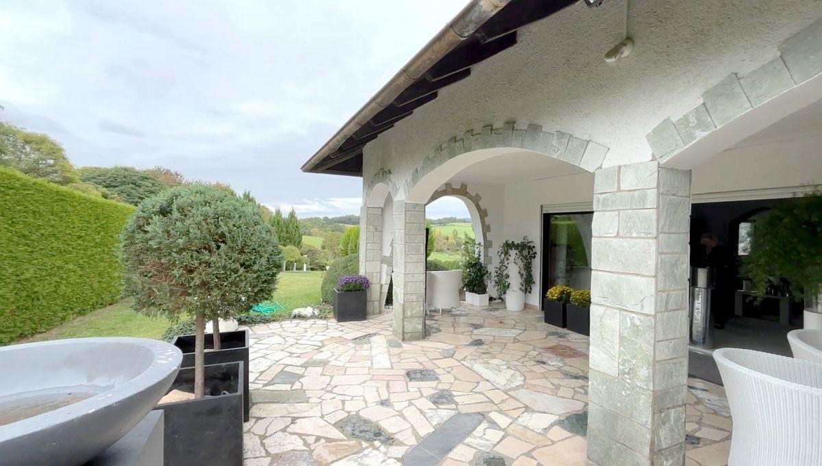 Terrasse mit Gartenblick