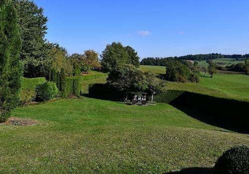 weitläufiger Garten