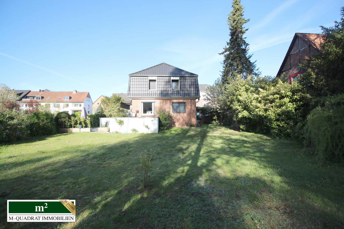 Gartenblick auf Villa mit Option einer Bauerweiterung