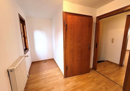 Gäste-/Bürozimmer mit Zugang zum Speicher