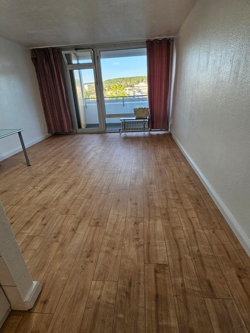 Zimmer mit Balkon