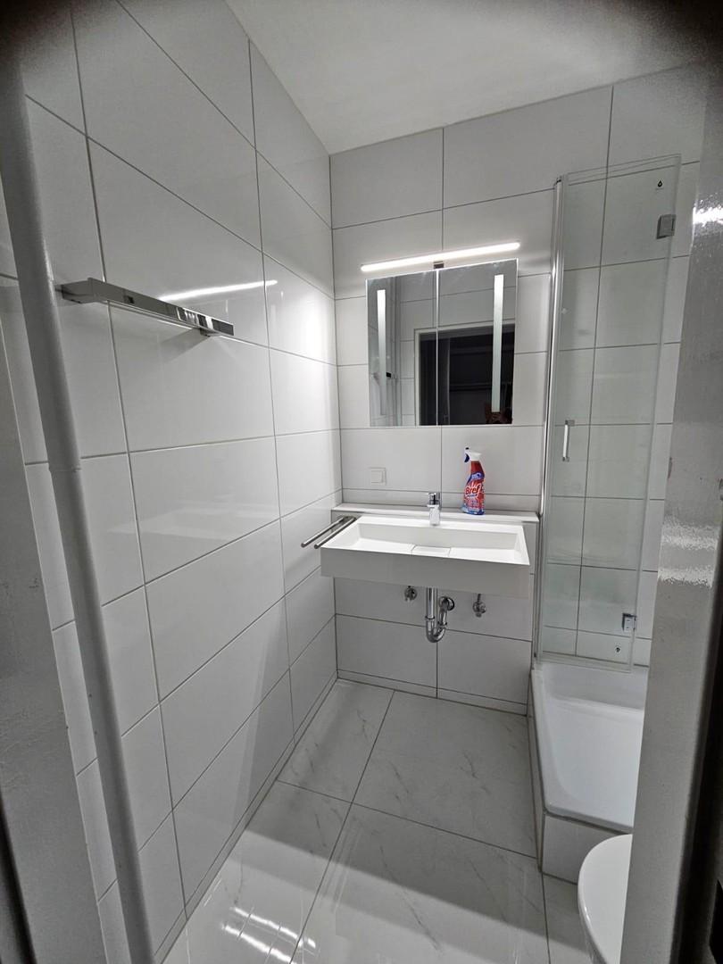 Bad  mit Toilette un Dusche