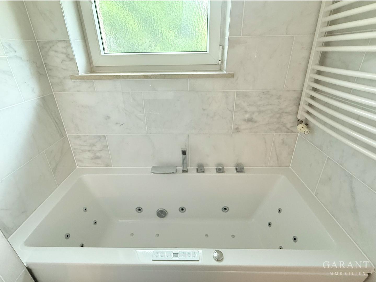Whirlpool Badewanne (Seite 1)