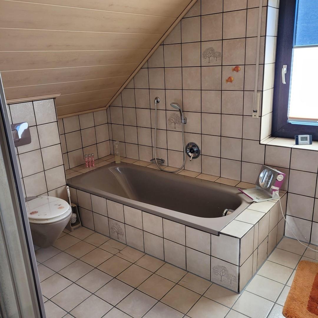 Bad mit Badewanne