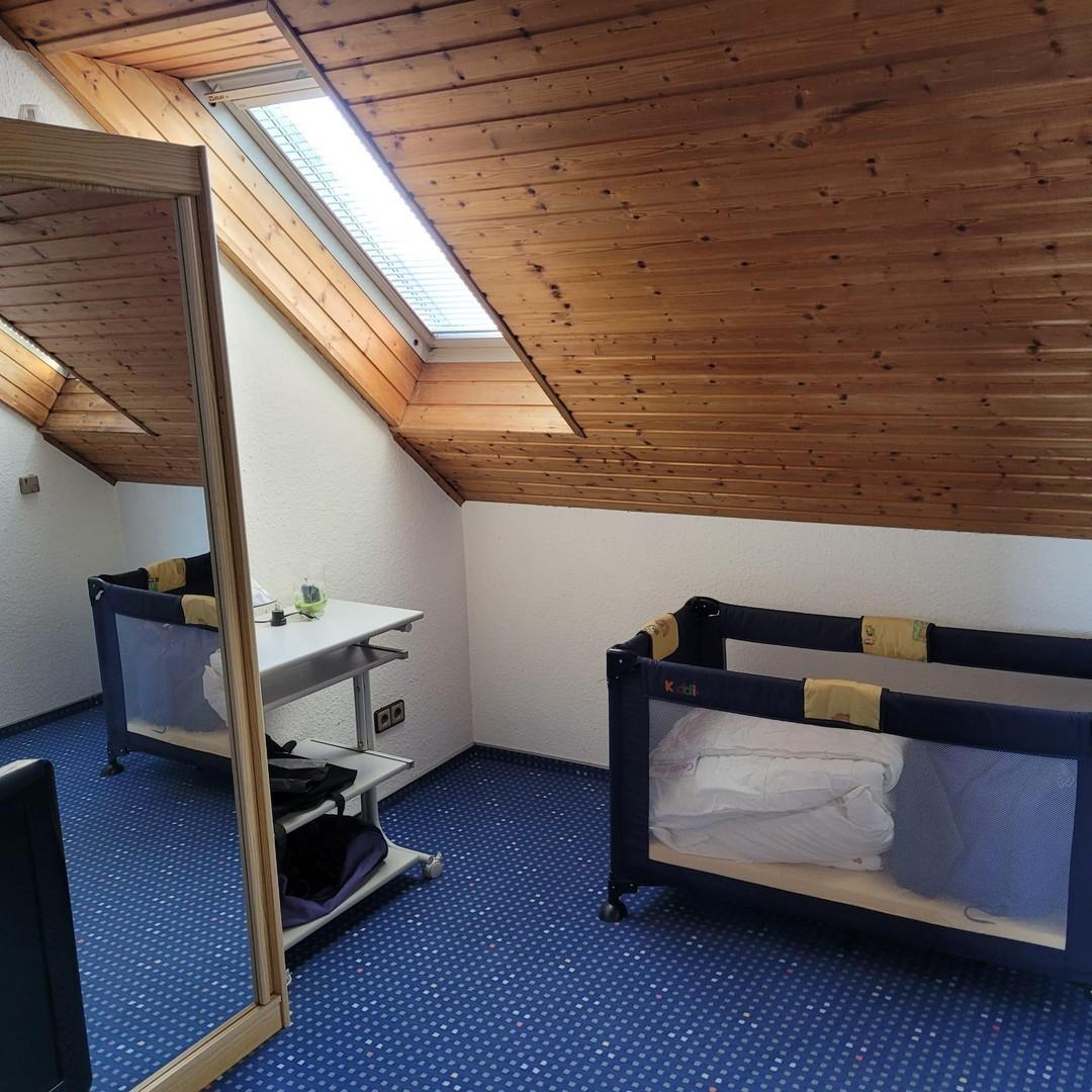 Schlafzimmer 4