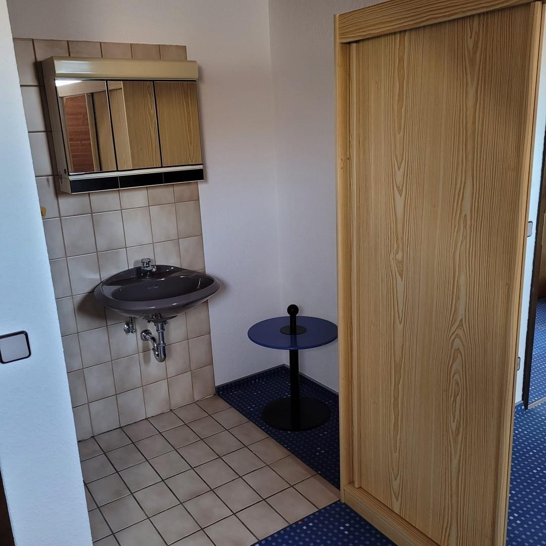 Schlafzimmer 4 mit Waschbecken