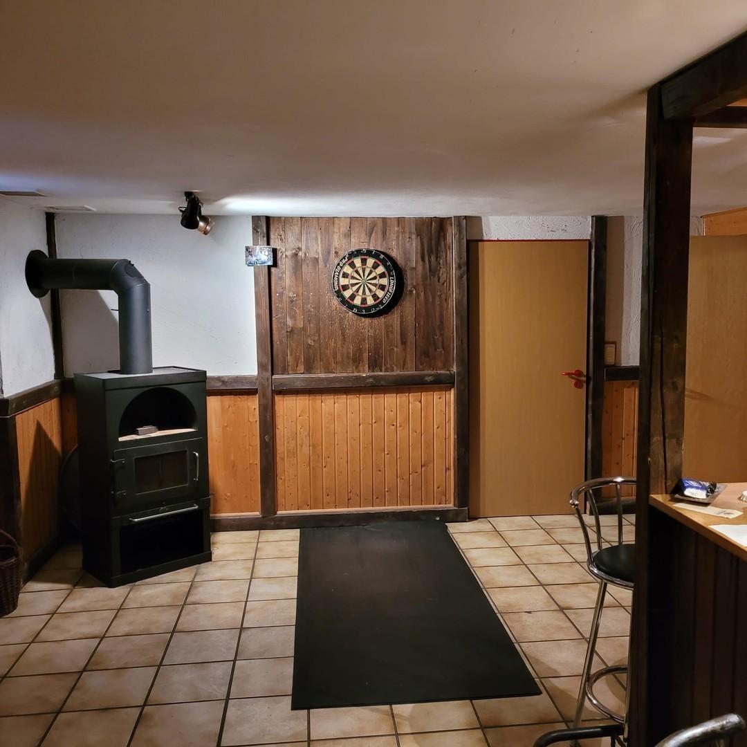 Partykeller mit Kamin