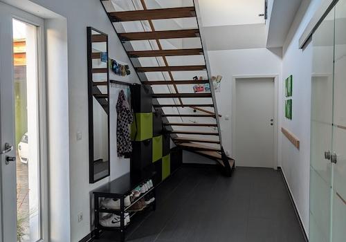 Flur mit offener Treppe