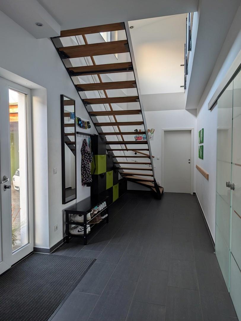 Flur mit offener Treppe
