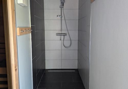 Dusche im Saunabereich