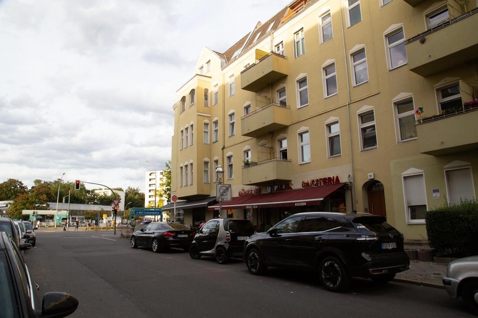 Straßenansicht Tag