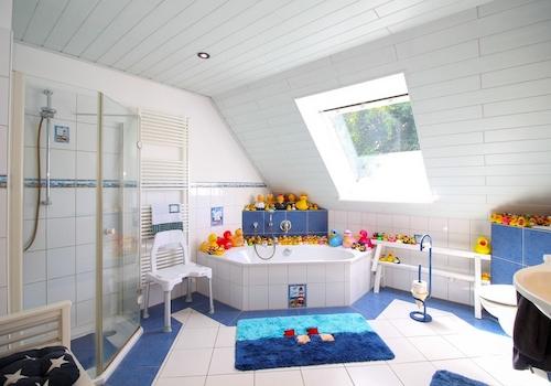 Badezimmer im DG