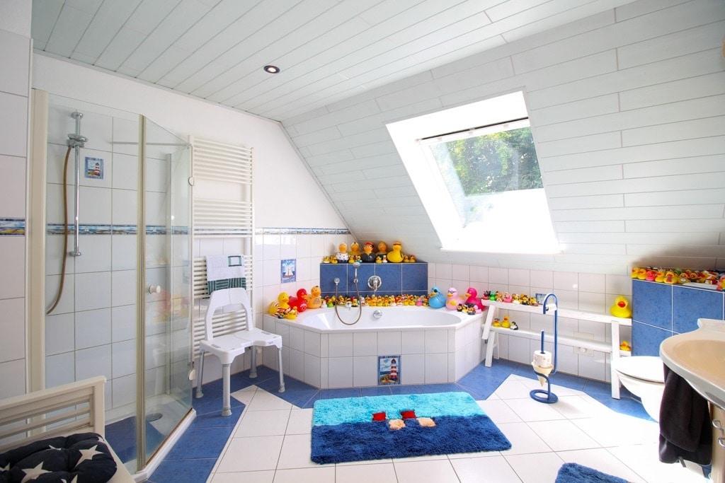 Badezimmer im DG