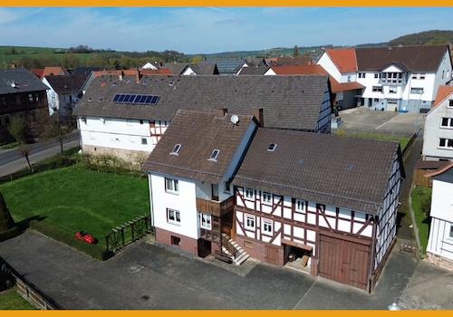 Vorderansicht mit Eingangsbereich