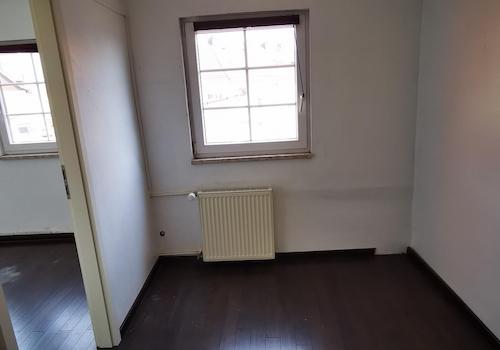 offener Kleiderschrank